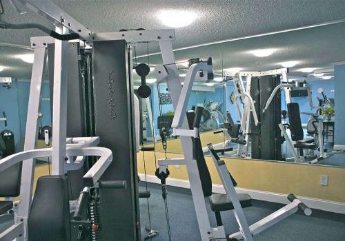 Fitness center with exercise equipment at 沃灵顿口岸 apartments for rent in Warrington, PA